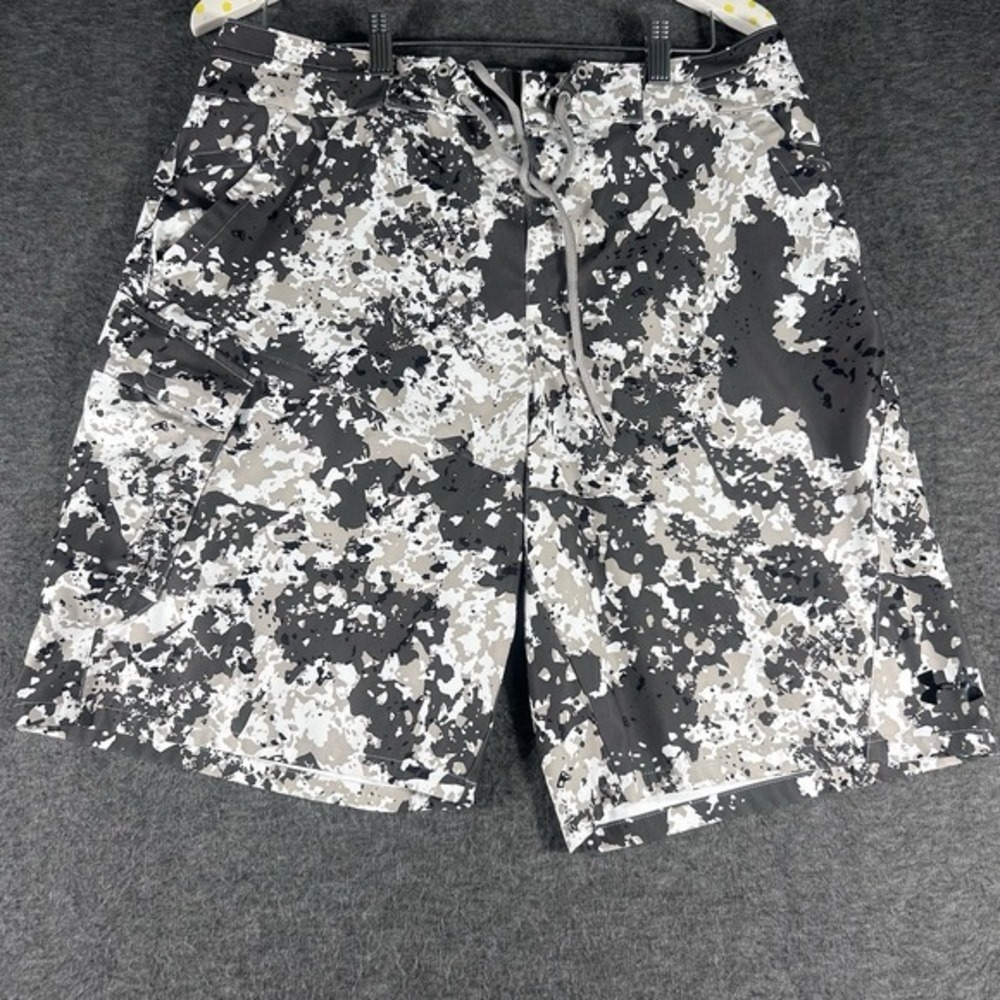 Under Armour Board Shorts Mens 34 X 10 Gray Camo Loose Swim‎ Trunks Pockets